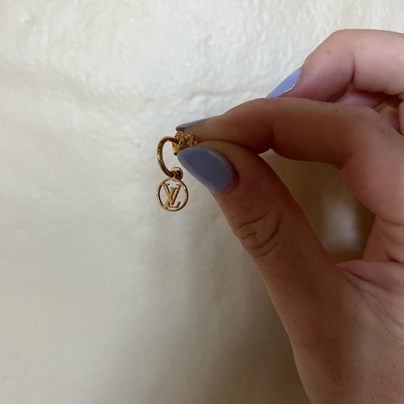 Louis Vuitton Blooming Earrings Gold - Picture 3 of 6